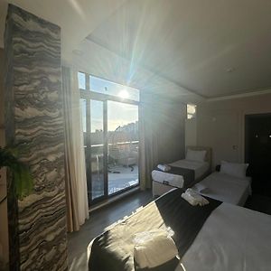 Üç Kişilik Oda